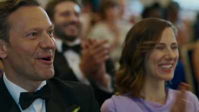 [guests cheering and applauding] - The Groomsmen: Last Dance