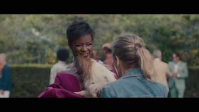 [Guests]
♪ Happy birthday to you ♪ - Bridget Jones: Mad About the Boy