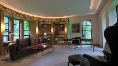 Guests here can literally choose a
different room, - Extraordinary Escapes with Sandi Toksvig