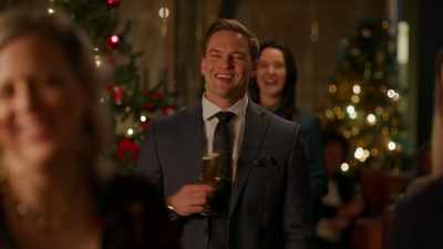 [guests laugh] - A Sprinkle of Christmas