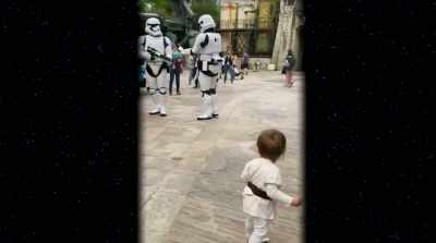 [guests laughing] - Star Wars: Galaxy's Edge - Adventure Awaits