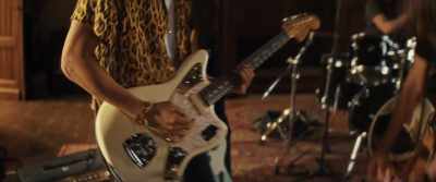 (guitar riff twanging) - Art of a Hit