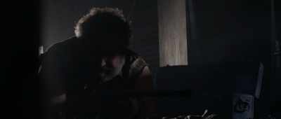 -[gun cocks]
-[grunts] - Crawlspace