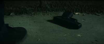 (gun firing)
(Monroe grunting) - Dropa