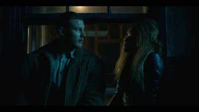 -[gunfire]
-Is that...? - The Umbrella Academy