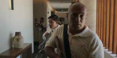 Gunmen on the third floor. - The Mosquito Coast