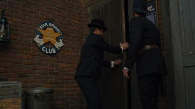             (gunshot)
              - ah! - Murdoch Mysteries