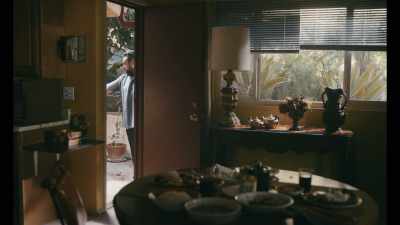 -[gunshot]
-[Dario's mom breathing heavily] - Griselda