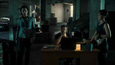 (GUNSHOT) - Strike Back