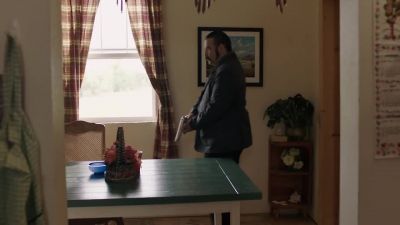 -(gunshot)
-(yells) - Queen of the South