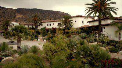 (gunshots,
man shouting in Spanish) - The Last Man on Earth