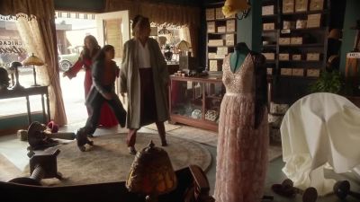 - Guys, check the doors. - DC's Legends of Tomorrow