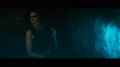 Guys come on They're closing inCanary you know what you have to doCover your ears You better get her backTold ya she had a killer voice - Birds of Prey: And the Fantabulous Emancipation of One Harley Quinn