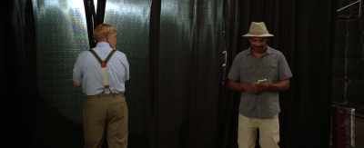 - Guys, Gil's starting to move.
- Stall him, Sid. - Supercon