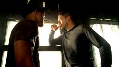 Guys, we got to roll. - Prison Break