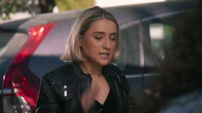 Guys! I am sticky and embarrassed - American Pie Presents: Girls' Rules
