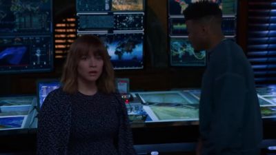 Guys, our comms
have been compromised. - NCIS: Los Angeles