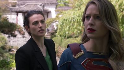 Guys, she suddenly got violent. - Supergirl
