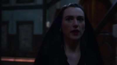 Guys, there's some kind
of alien creature aboard. - Supergirl