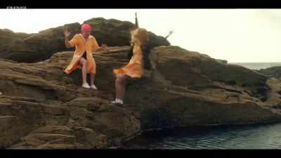 GWEN SHRIEKS - Malory Towers