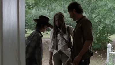H6)!- Everything okay? - The Walking Dead