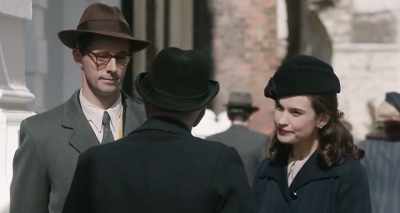 - Had no use for a war, did he?
- [JULIET CHUCKLES] - The Guernsey Literary and Potato Peel Pie Society