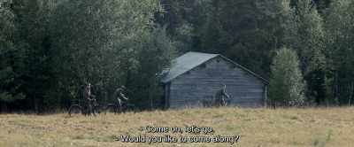 - Hai sã mergem.
- Poþi veni dacã vrei! - Sami Blood