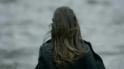 Haikaloja. Se থেকে alkaa আয়না haikaloilla. - Sharknado 5: Global Swarming