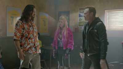 Hainadokin where you are always present. How is it possible? - Sharknado 5: Global Swarming