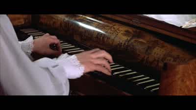 Hairdresser: Here's the third one. - Amadeus