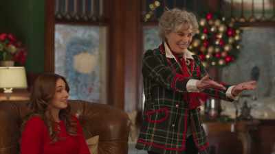 - Haley!
- Ah! - 'Twas the Date Before Christmas