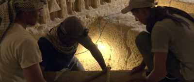 [Hamada] When we go down
to the bottom of a shaft… - Secrets of the Saqqara Tomb