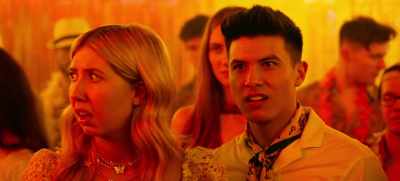 -[Hamish scoffs]
-[Jamie] She tried to do the right thing. - Wreck