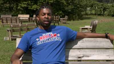 HAMMER: I DEFINITELY KNOW AS AN
ATHLETE, EATING VEGETABLES WITH - Harlem Globetrotters: Play It Forward