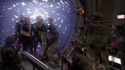 (Hammond) Ladies and gentlemen,
welcome to Earth. - Stargate SG-1