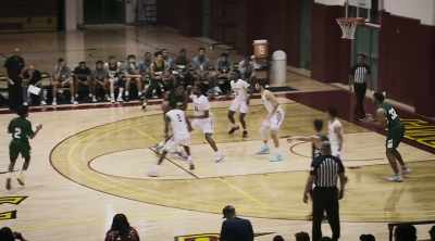 Hampton drives. The runner, good. - Last Chance U: Basketball