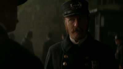 Hand me your weapon. - The Alienist