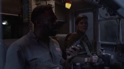 Hand me that. - Fear the Walking Dead