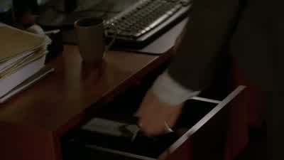 Handcuff yourself. - The Mentalist