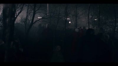 [Handmaids grunting]
[glass shattering] - The Handmaid's Tale