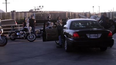 Hands where I can see em!
Come on, let's go! - Sons of Anarchy