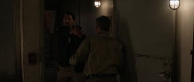 Hands in the air. - Criminal Minds