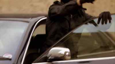 - Hands up, nobody move. - Hustle