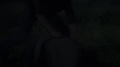Hands up, now! - The Walking Dead