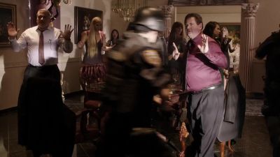 - Hands up! Stay where you are!
- Nobody move! - Person of Interest