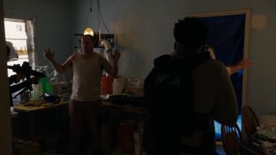 Hands up! Way up. - NCIS: Los Angeles
