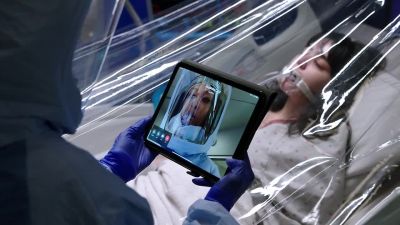 Hang in there, okay?
We'll get your mom. - Chicago Med