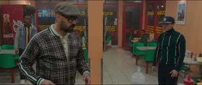 Hang on.
Are you the coach? - The Gentlemen