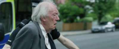 - Hang on.
- Hang on a minute. - King of Thieves