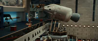 Hang on, Mr. - Night at the Museum: Battle of the Smithsonian